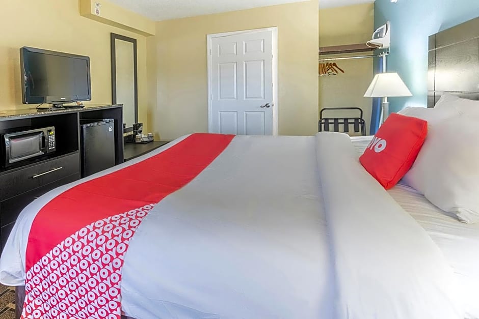 OYO Hotel Knoxville TN Cedar Bluff I-40