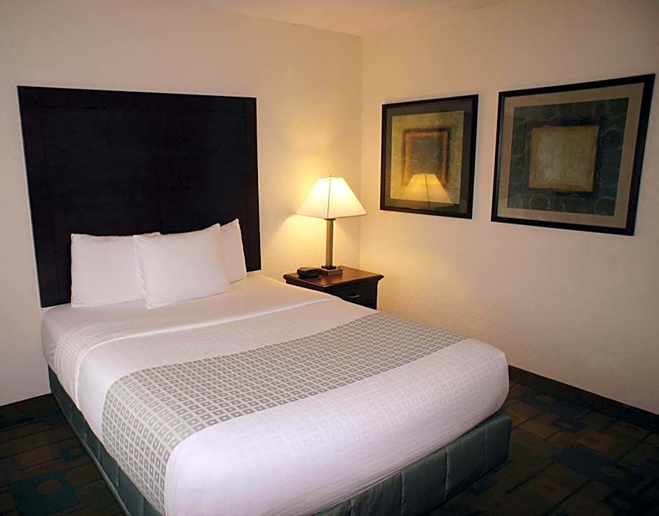 La Quinta Inn & Suites by Wyndham Boston Somerville