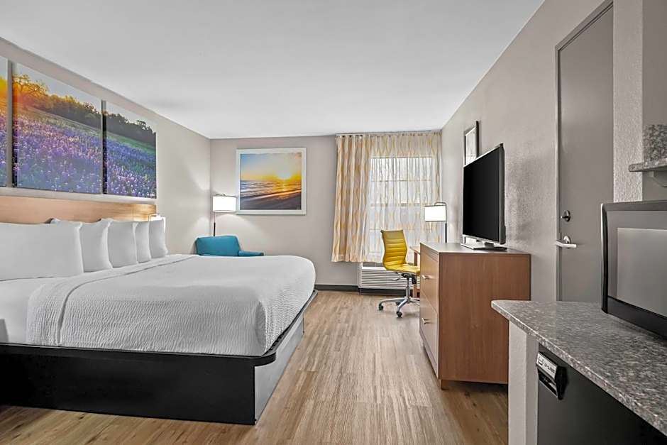 Days Inn by Wyndham Dallas Plano