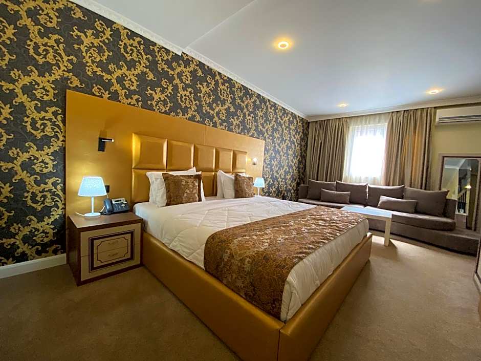 Hotel Deluxe