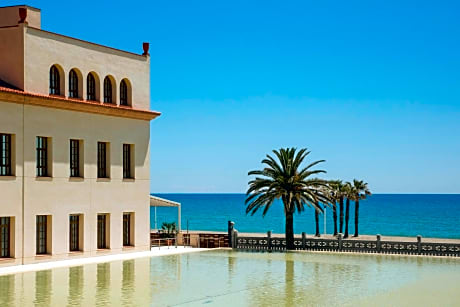 Superior Room, 1 King Bed, Partial Sea View