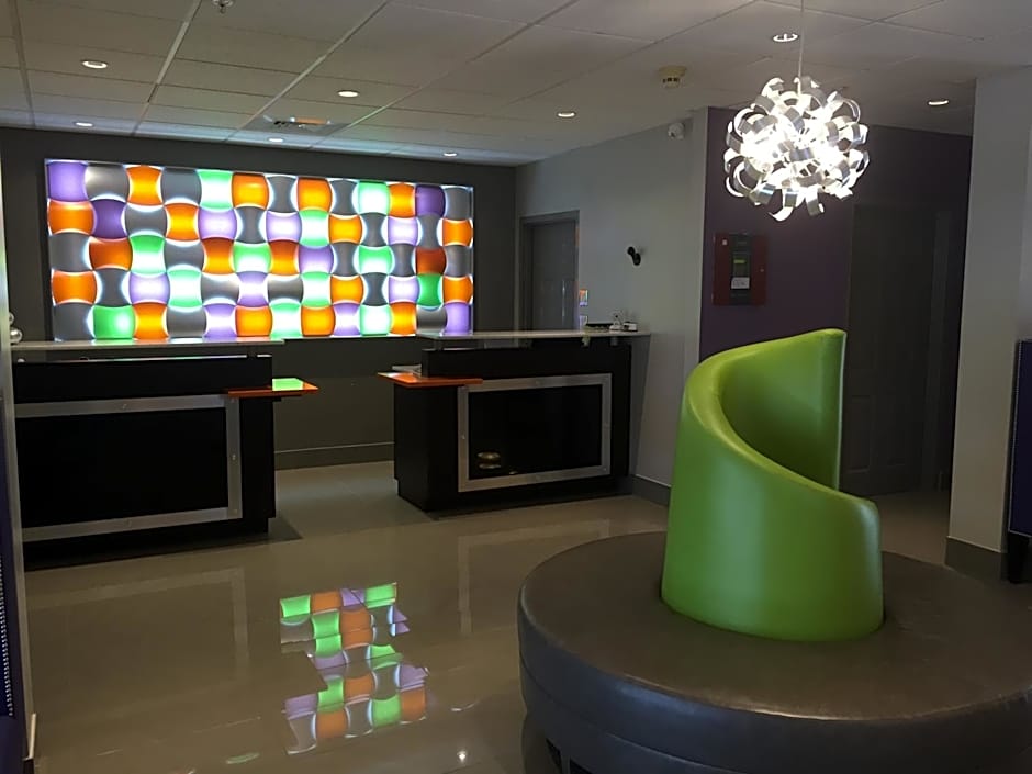 Days Inn & Suites by Wyndham Bonita Springs North Naples