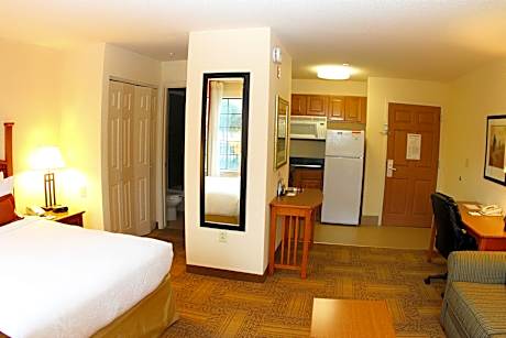 Studio Queen Suite