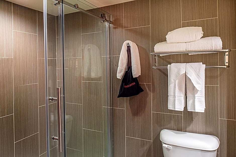 HoteLumiere at the Arch - A Caesars Rewards Destination