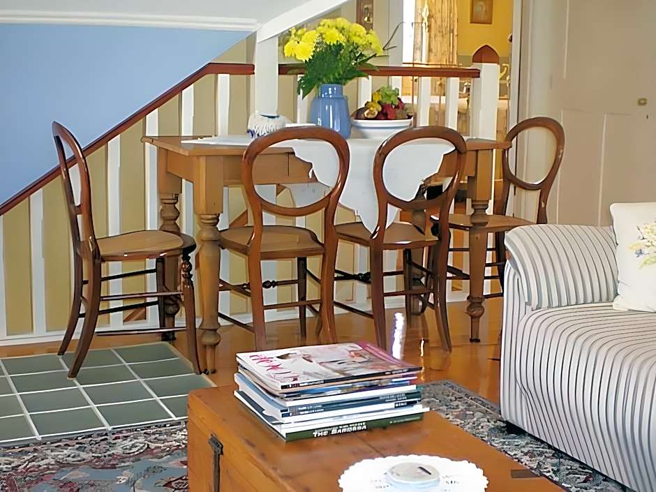 Water Bay Villa Bed & Breakfast