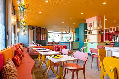 PAUL & PIA - Welcome Home Hotel