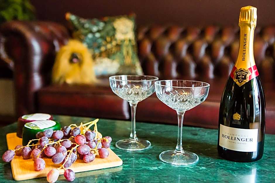 Skeldale House 'All Creatures Great & Small' Luxury Apartments & Studios in Askrigg, Yorkshire Dales