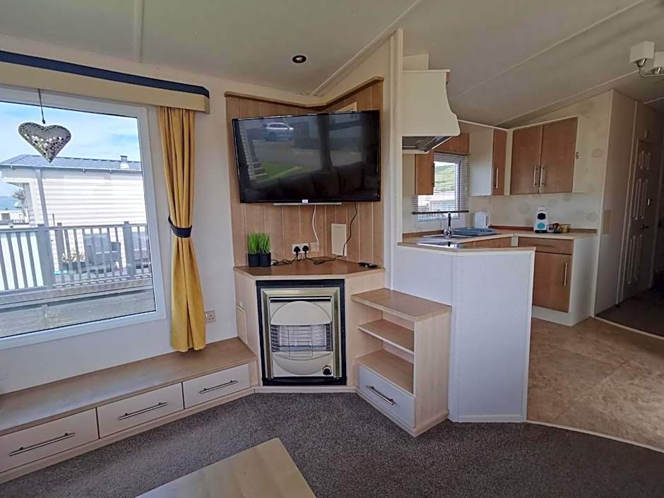 Snowdonia Holiday Sea Beach and Mountains view