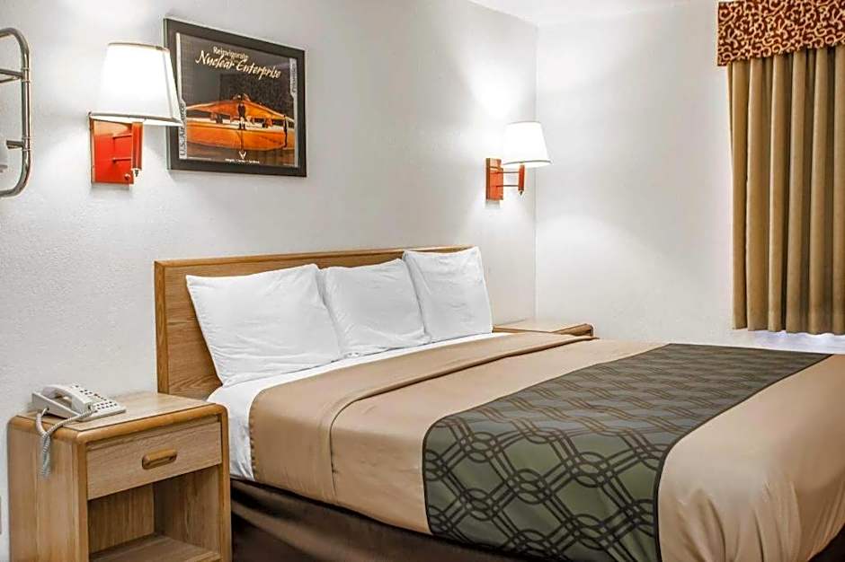 Econo Lodge Truman Inn