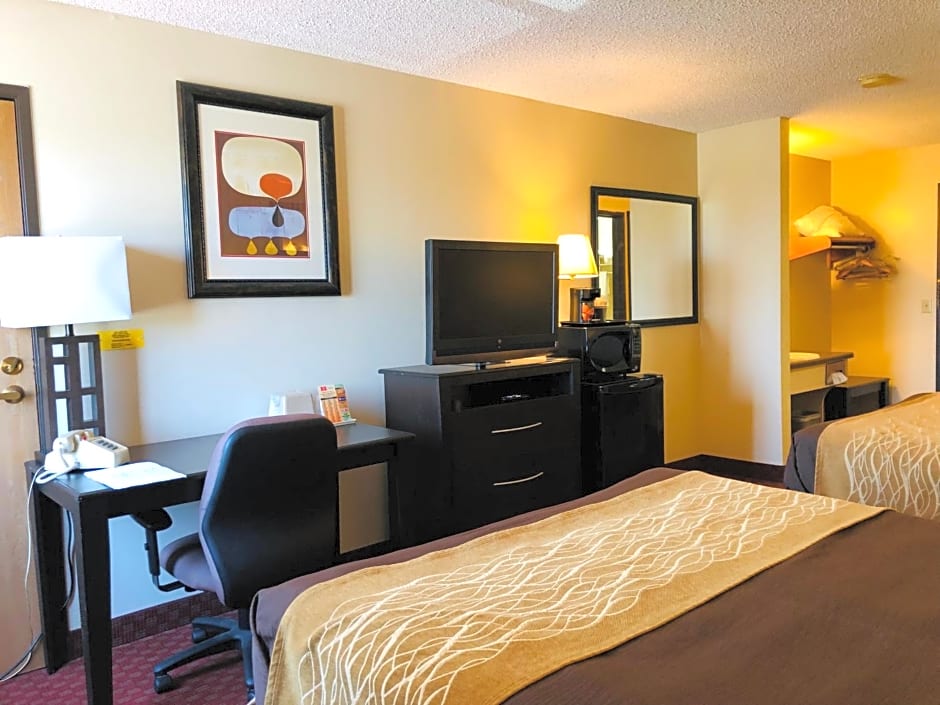 Super 8 by Wyndham Omaha SW