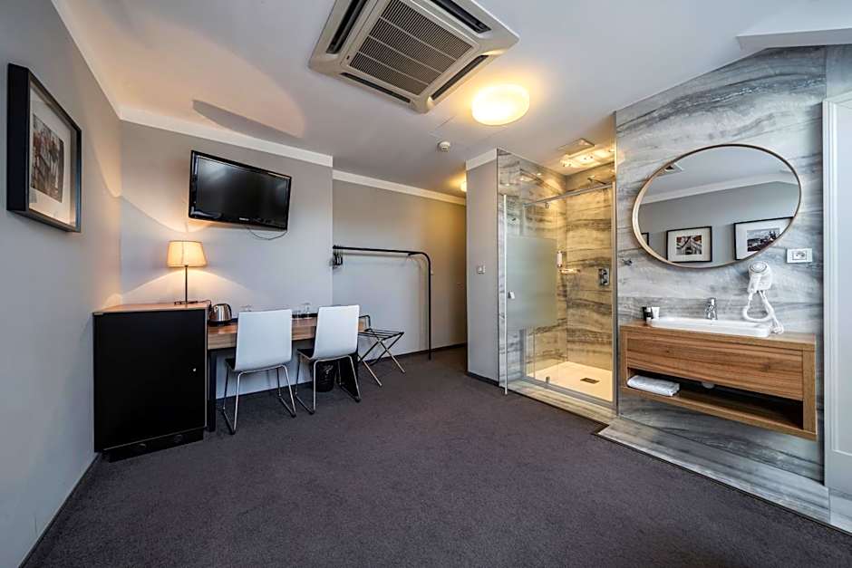 Hotel Noir