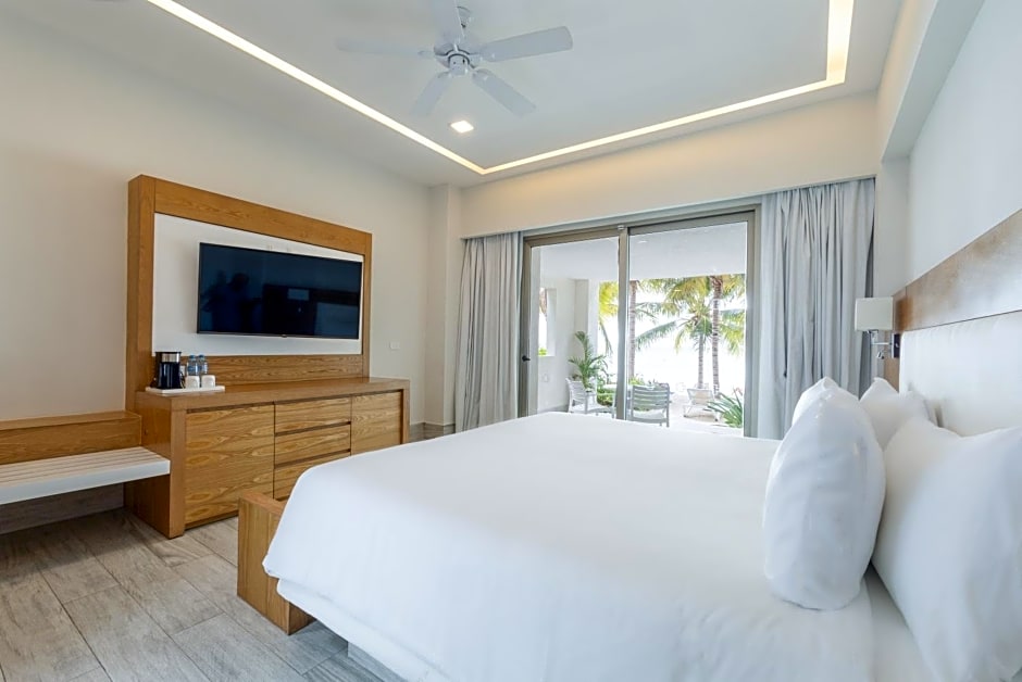 Izla Beach Front Hotel
