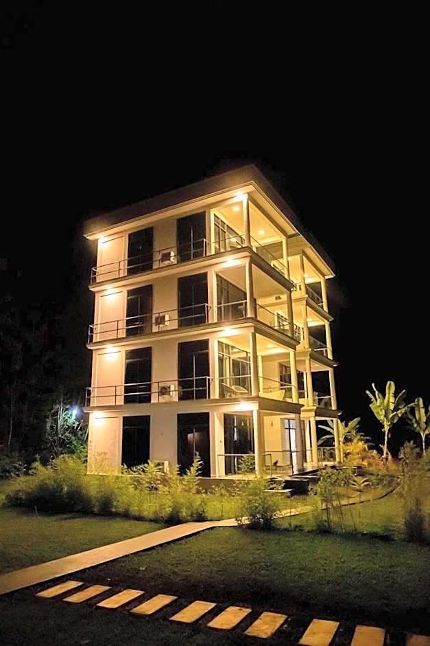 Shose Farmhouse Chalets & Campsite