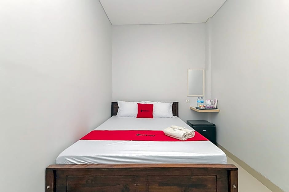 RedDoorz @ Gedangan Sidoarjo