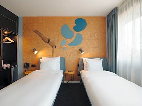 Eco-friendly Triple Room