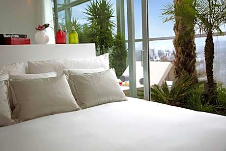 Panoramic Suite, Signature Suite, 1 King, City view, Terrace