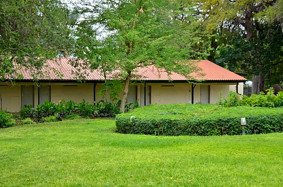 Cresta Riley's Hotel