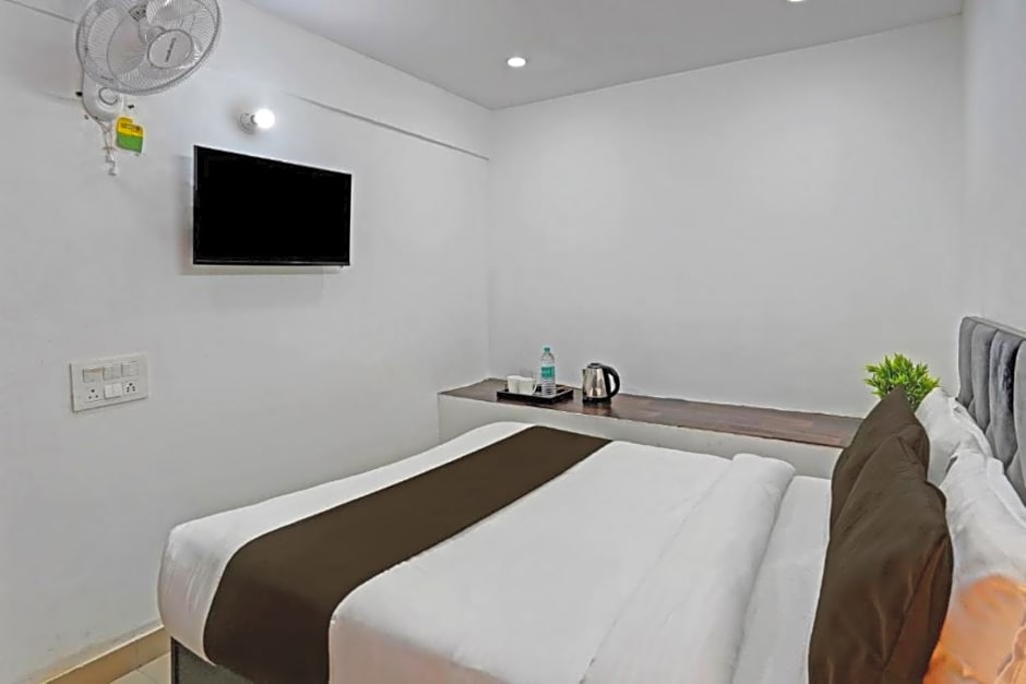 Goroomgo Komfy Stayz Dehradun