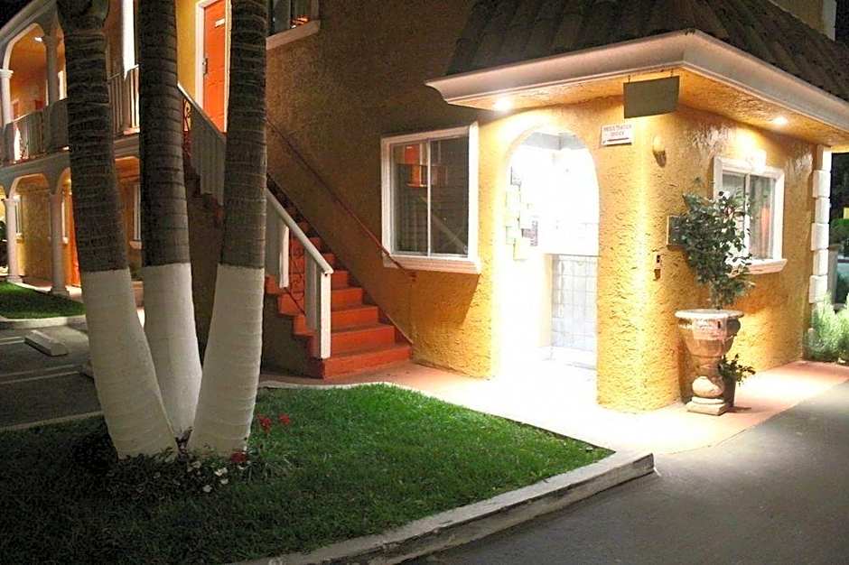 Paradise Inn & Suites