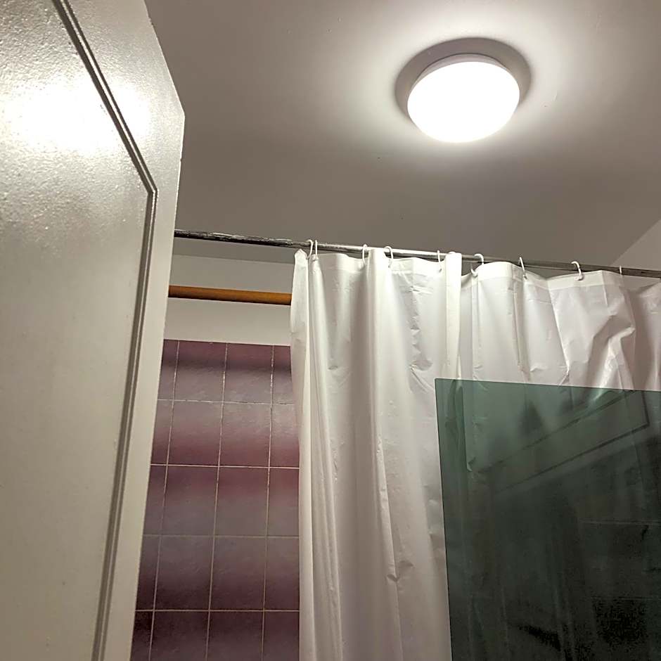 Female dorm- Femme dortoir Paris 8pm-10am