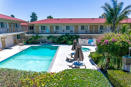 California Suites Hotel