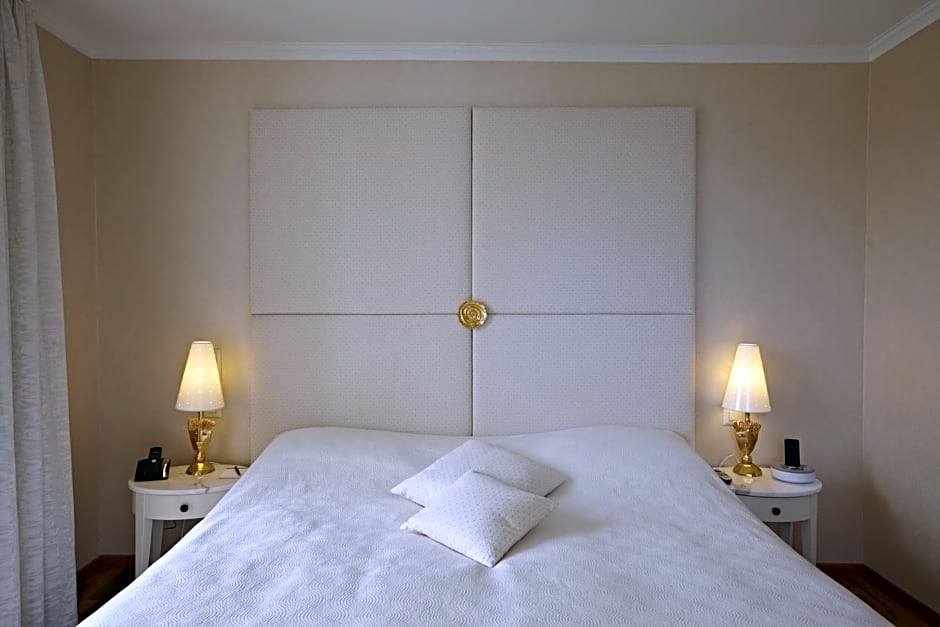 Photo 1 of 7 of Junior Suite, River View
