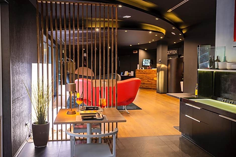 Black Hotel