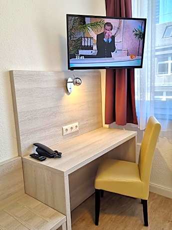 Single Room with Shared Bathroom