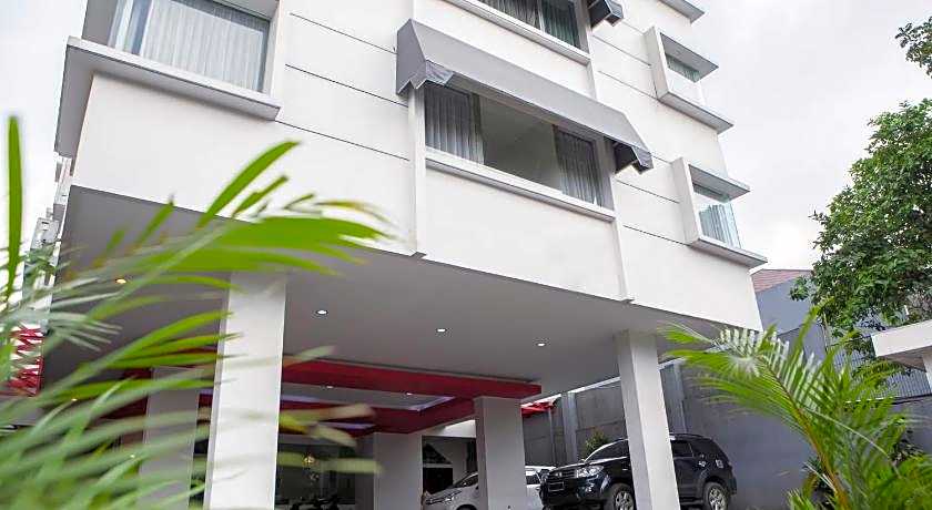 RedDoorz Near Trans Studio Mall 3