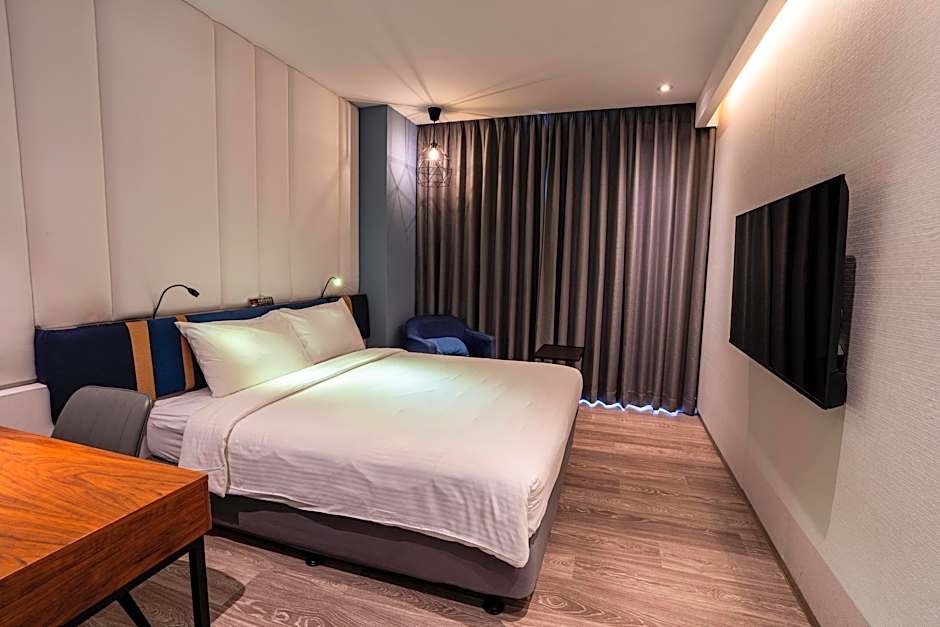 Explore Hotel
