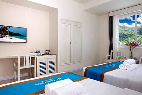 Triple Room with Mountain View