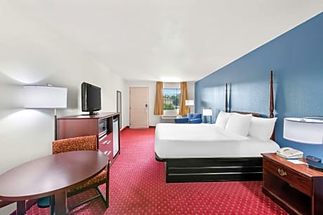 1 King Bed, Efficiency, Nonsmoking