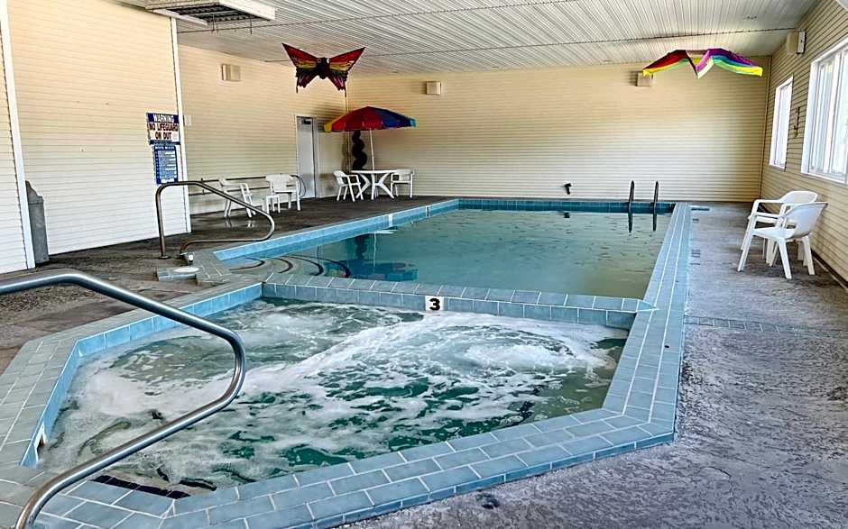 Court Plaza Inn & Suites of Mackinaw