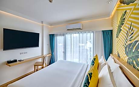 DELUXE SEA VIEW KING ROOM