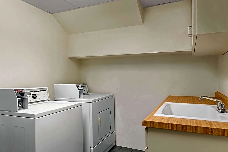 AmericInn by Wyndham Detroit Lakes