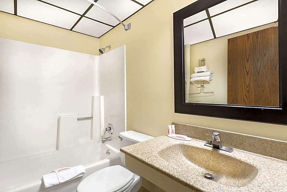 Travelodge by Wyndham Loveland/Fort Collins Area