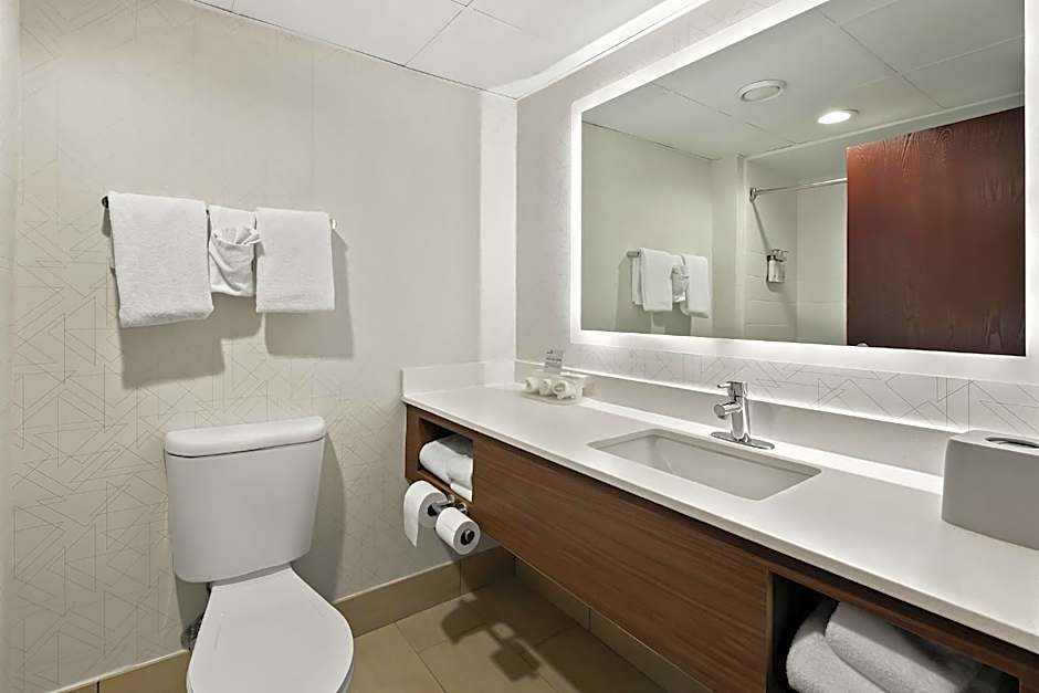 Holiday Inn Express & Suites Raleigh NE - Medical Ctr Area By IHG