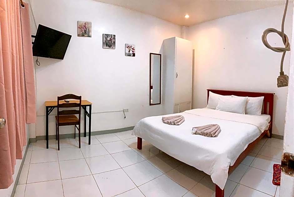 Luna Oslob Travellers Inn
