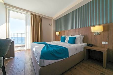 Superior Family Room with Side Sea View