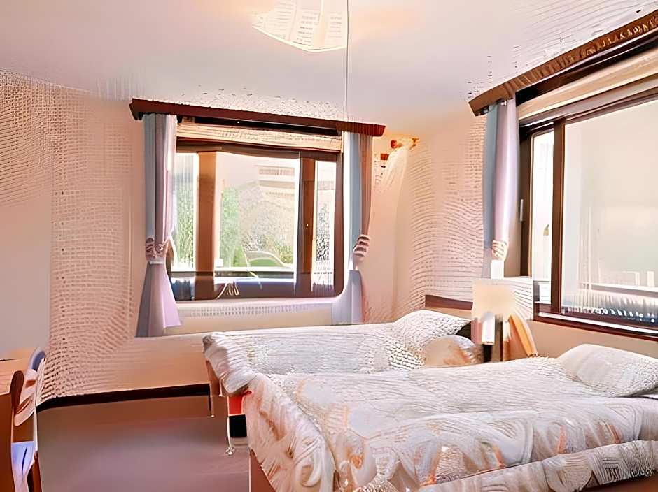 Petit Hotel Shitaka