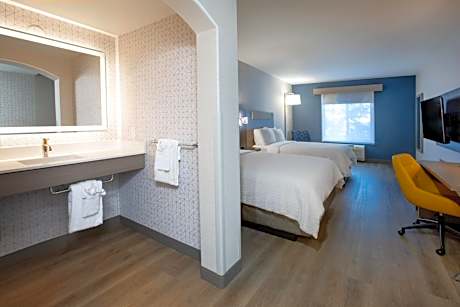 Standard Room with Two Queen Beds