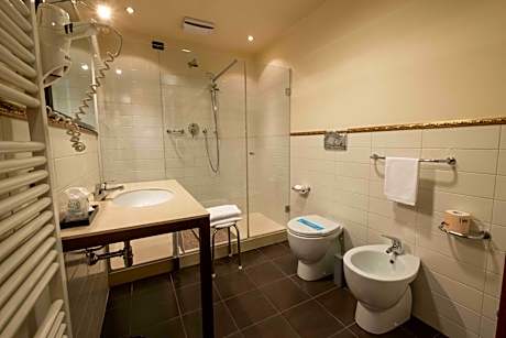 Double Room (1 Adult + 1 Child)