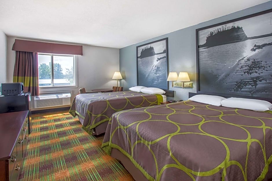 Super 8 by Wyndham Sweet Springs