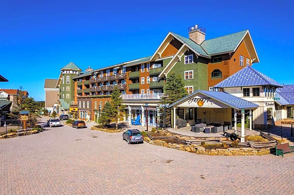 HH 207 Ski-InOut Sunrise Views Village Steps Sleeps 4