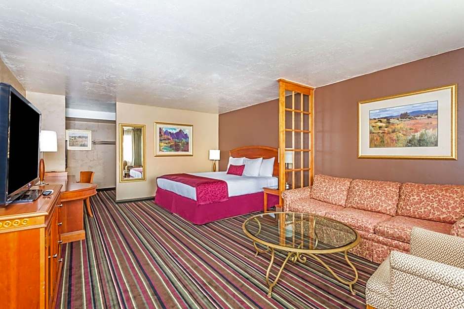 Days Inn & Suites by Wyndham Logan