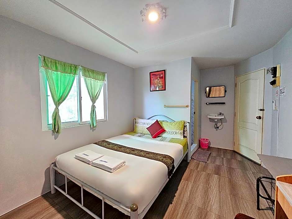 P California Inter Hostel