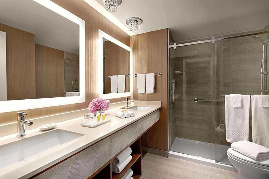 Auberge Vancouver Hotel