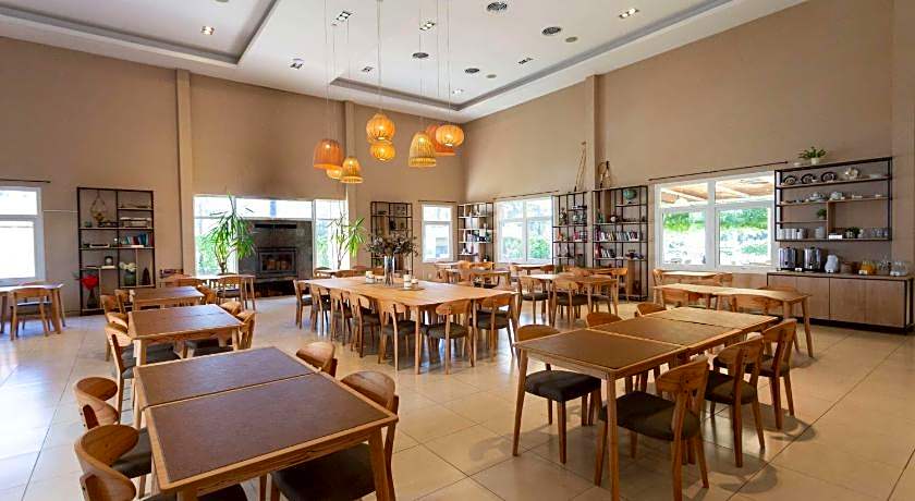 Howard Johnson Funes