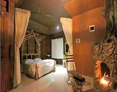 Pugmarks Jungle Lodge