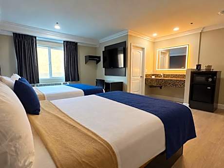 Deluxe Queen Room with Two Queen Beds